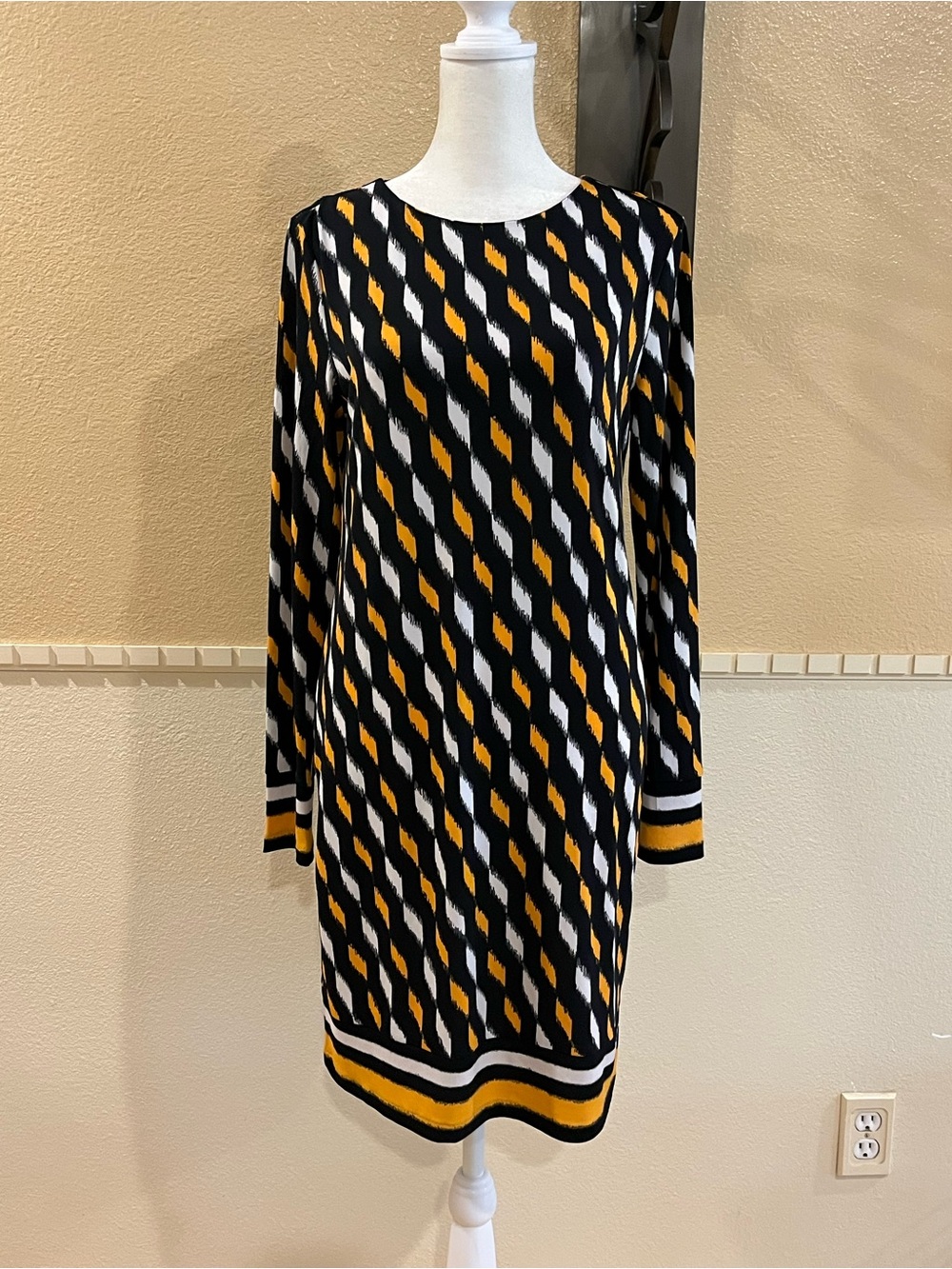 Michael’s Kors Geometric Print Shift Dress Long sleeves. Office, professional S - Picture 4 of 8